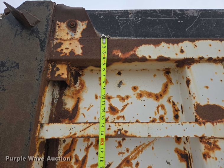 image for item DT7210 2000 International 4900 dump truck