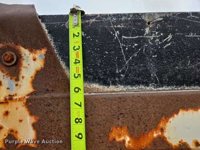 image for item DT7210 2000 International 4900 dump truck