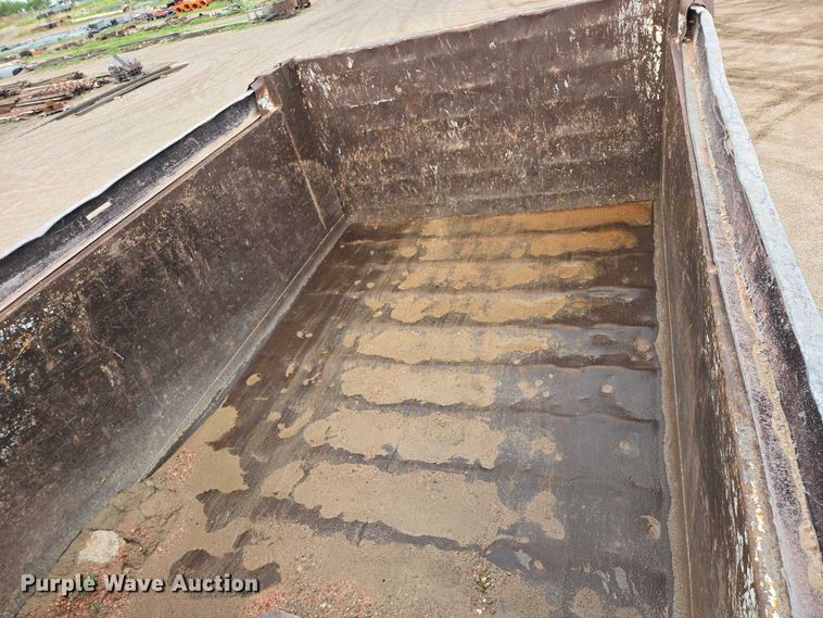 image for item DT7210 2000 International 4900 dump truck