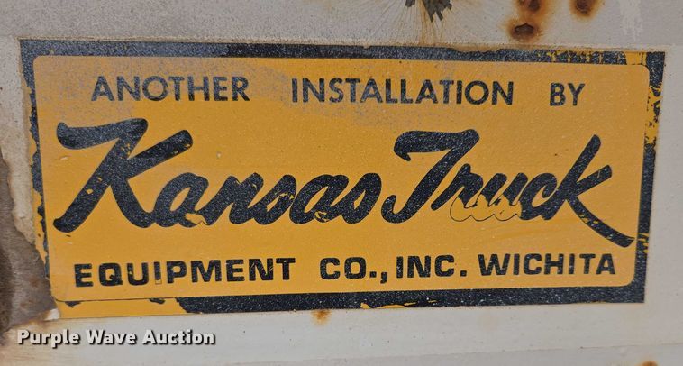 image for item DT7210 2000 International 4900 dump truck