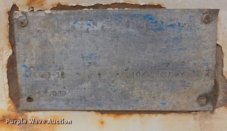 image for item DT7210 2000 International 4900 dump truck