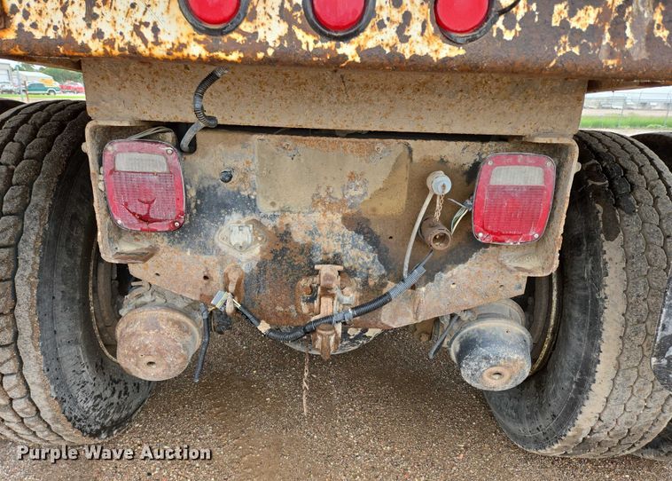 image for item DT7210 2000 International 4900 dump truck