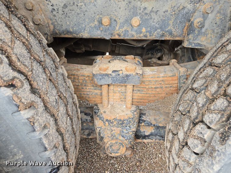 image for item DT7210 2000 International 4900 dump truck