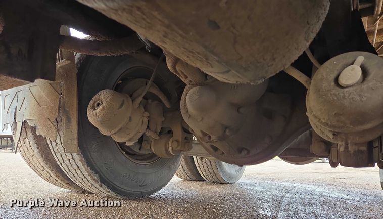 image for item DT7210 2000 International 4900 dump truck