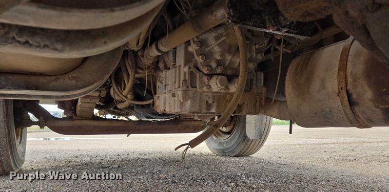 image for item DT7210 2000 International 4900 dump truck