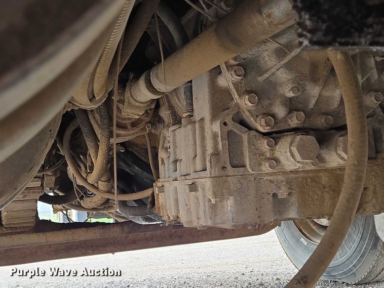 image for item DT7210 2000 International 4900 dump truck