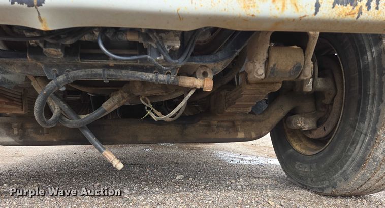 image for item DT7210 2000 International 4900 dump truck