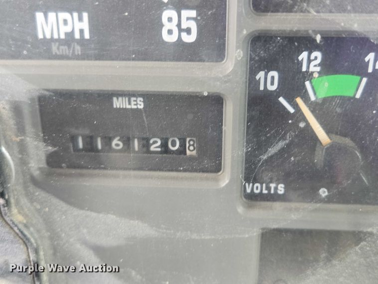 image for item DT7210 2000 International 4900 dump truck