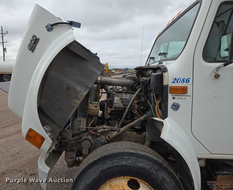 image for item DT7210 2000 International 4900 dump truck