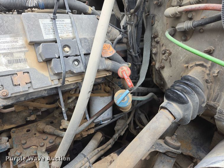 image for item DT7210 2000 International 4900 dump truck