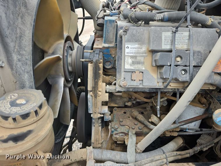 image for item DT7210 2000 International 4900 dump truck