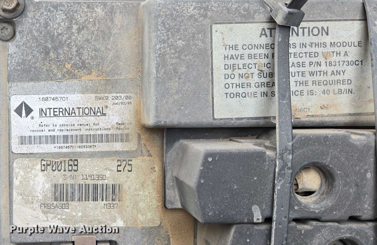 image for item DT7210 2000 International 4900 dump truck