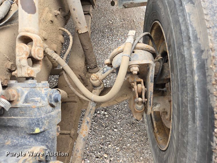 image for item DT7210 2000 International 4900 dump truck