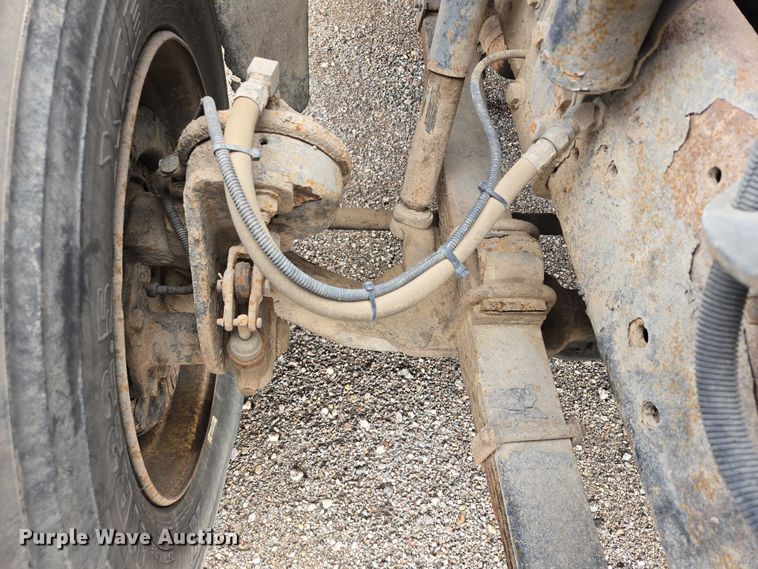 image for item DT7210 2000 International 4900 dump truck