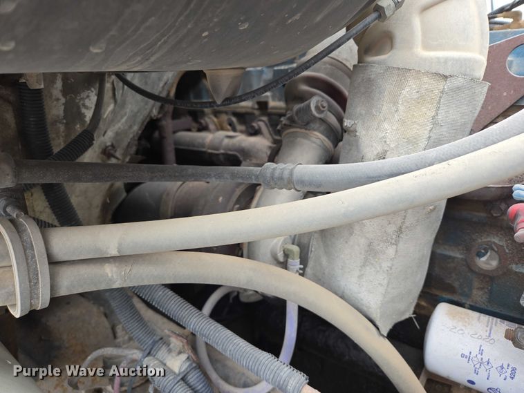 image for item DT7210 2000 International 4900 dump truck