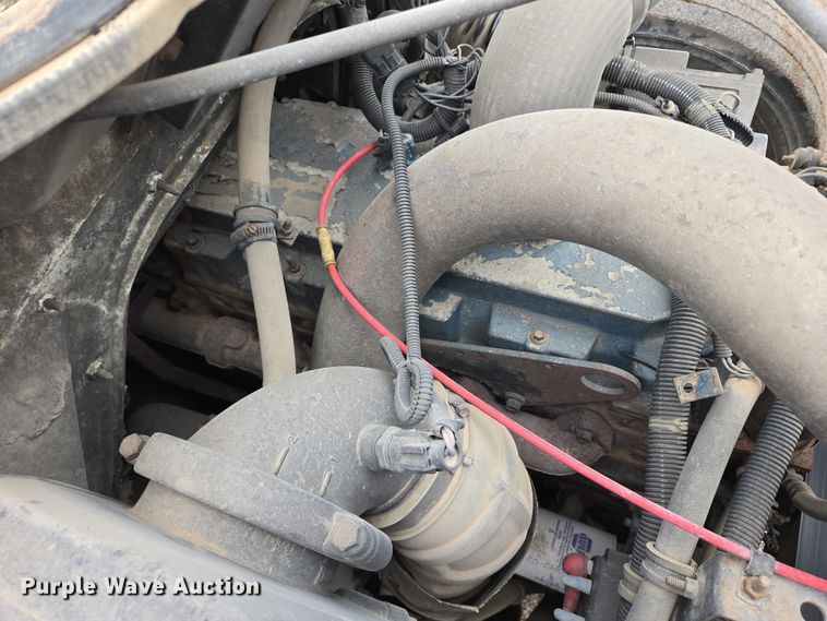 image for item DT7210 2000 International 4900 dump truck