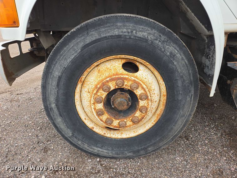 image for item DT7210 2000 International 4900 dump truck