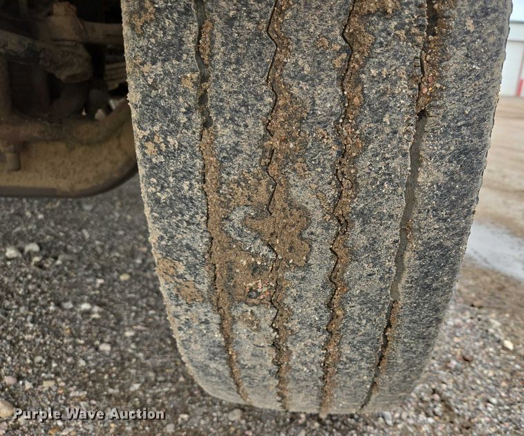 image for item DT7210 2000 International 4900 dump truck