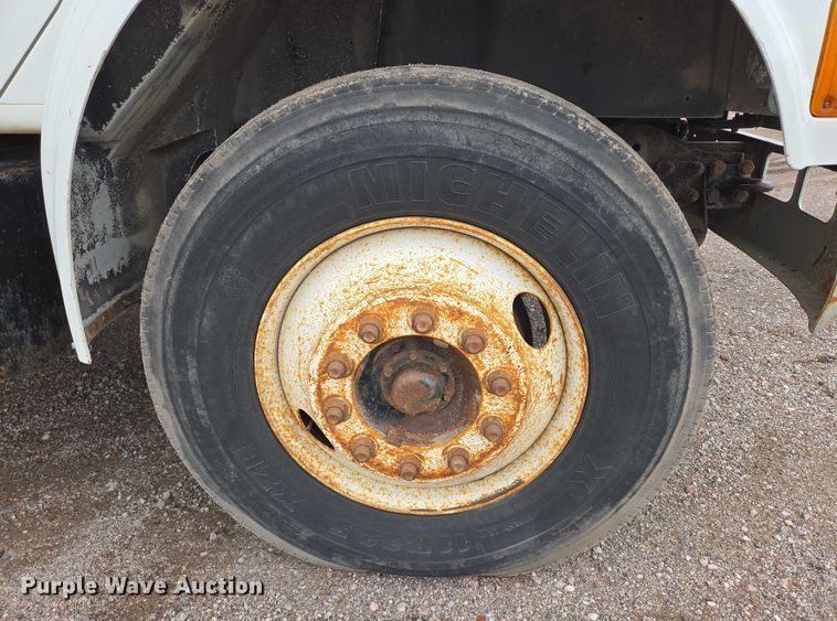 image for item DT7210 2000 International 4900 dump truck