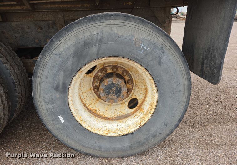 image for item DT7210 2000 International 4900 dump truck