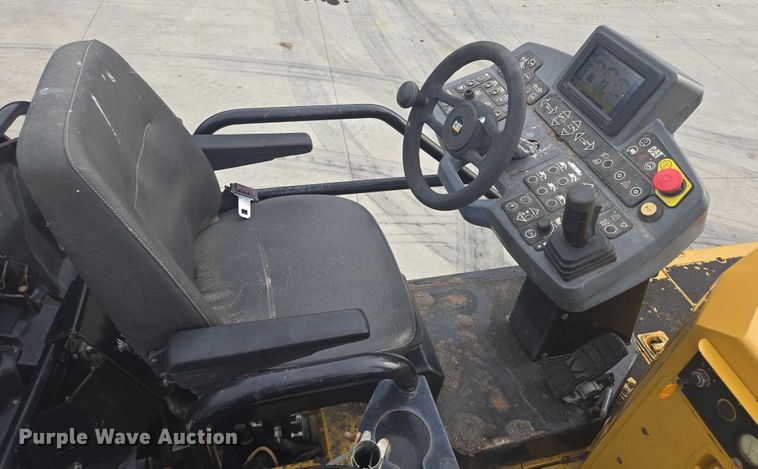 image for item DT7226 2015 Caterpillar AP655F paver