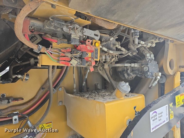 image for item DT7226 2015 Caterpillar AP655F paver