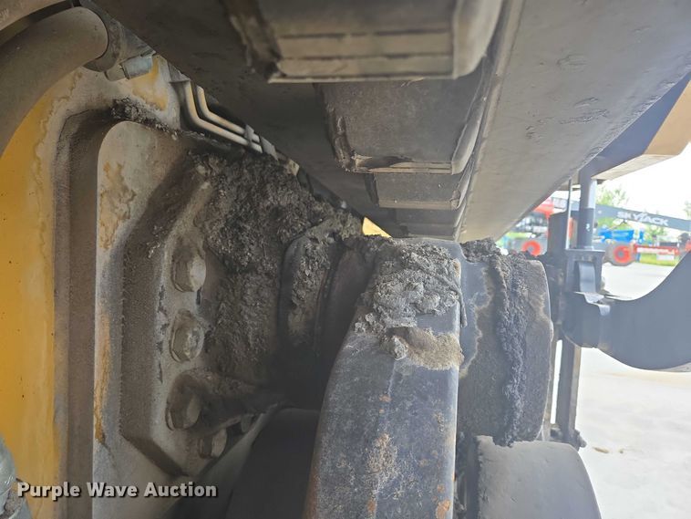 image for item DT7226 2015 Caterpillar AP655F paver