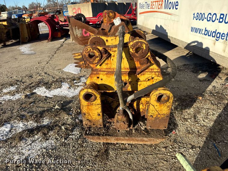 image for item DU3250 Excavator plate compactor