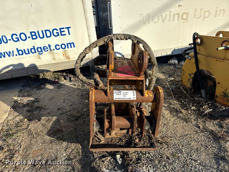 image for item DU3250 Excavator plate compactor