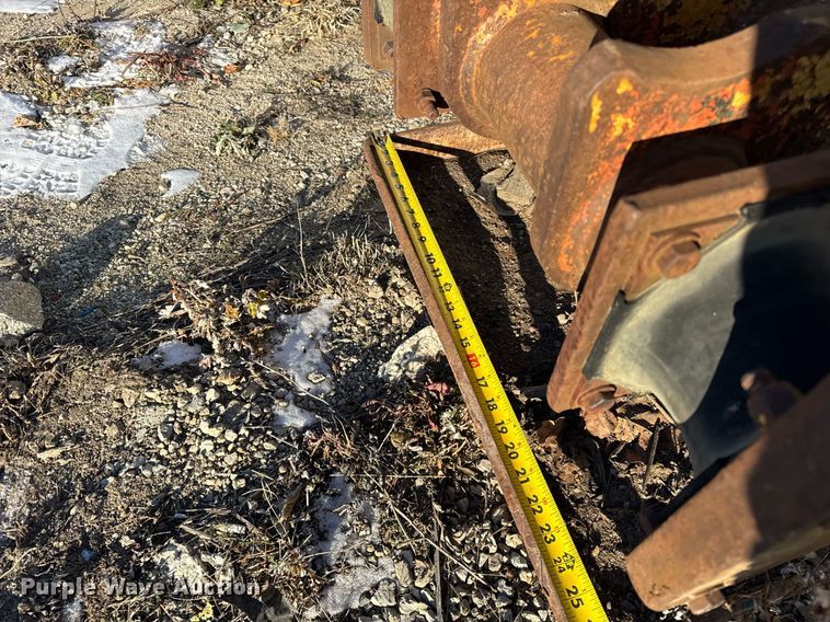 image for item DU3250 Excavator plate compactor