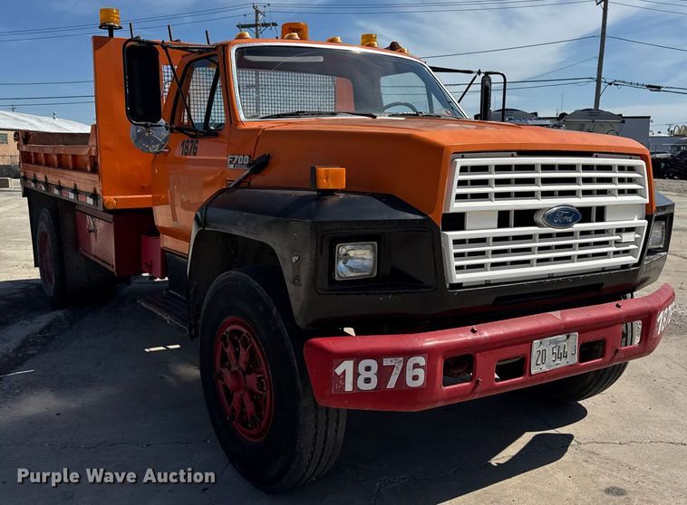 image for item DU3279 1991 Ford F700 dump truck