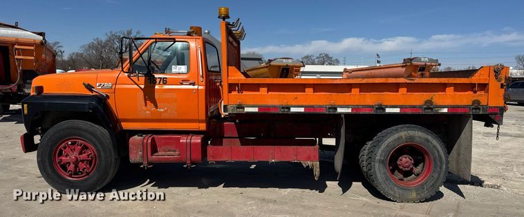 image for item DU3279 1991 Ford F700 dump truck