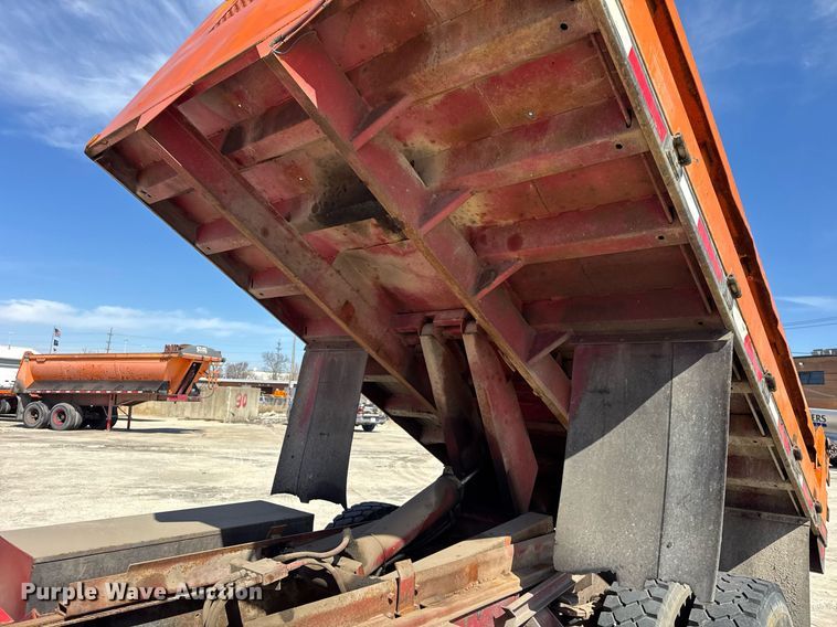 image for item DU3279 1991 Ford F700 dump truck