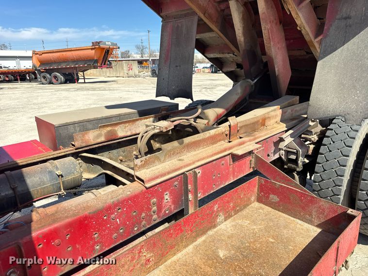 image for item DU3279 1991 Ford F700 dump truck