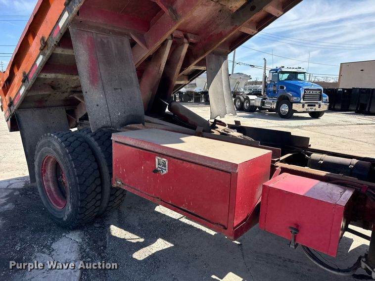 image for item DU3279 1991 Ford F700 dump truck