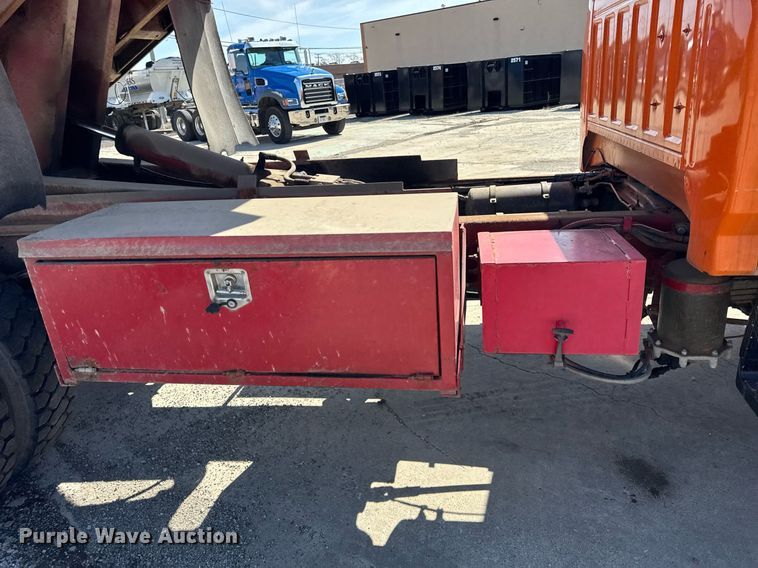 image for item DU3279 1991 Ford F700 dump truck