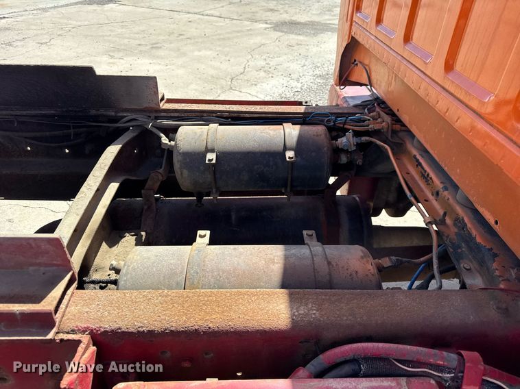 image for item DU3279 1991 Ford F700 dump truck