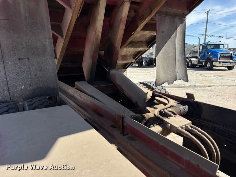 image for item DU3279 1991 Ford F700 dump truck