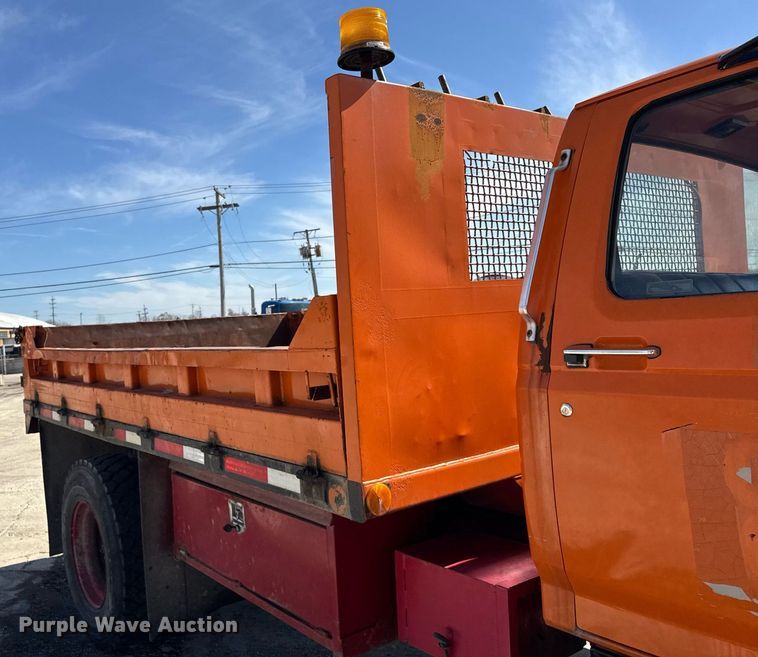 image for item DU3279 1991 Ford F700 dump truck