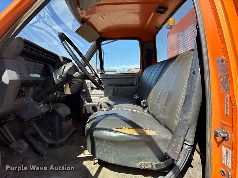 image for item DU3279 1991 Ford F700 dump truck