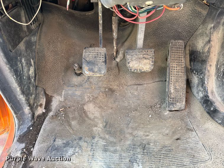 image for item DU3279 1991 Ford F700 dump truck