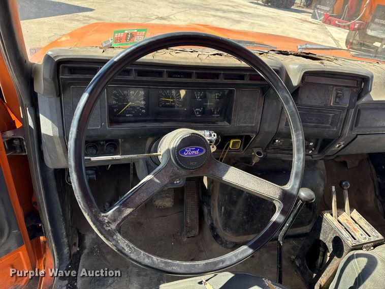 image for item DU3279 1991 Ford F700 dump truck