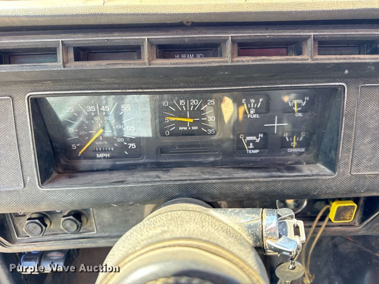 image for item DU3279 1991 Ford F700 dump truck