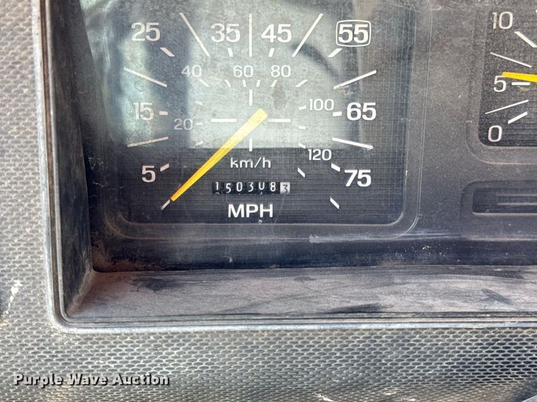 image for item DU3279 1991 Ford F700 dump truck