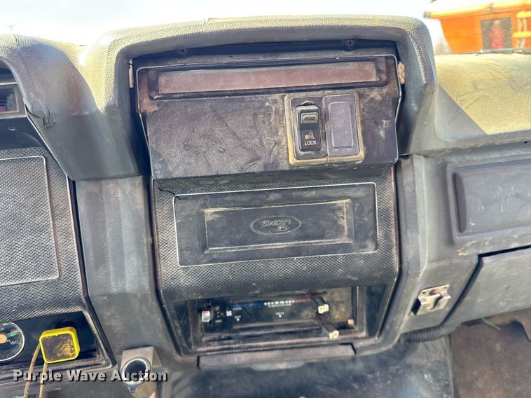 image for item DU3279 1991 Ford F700 dump truck