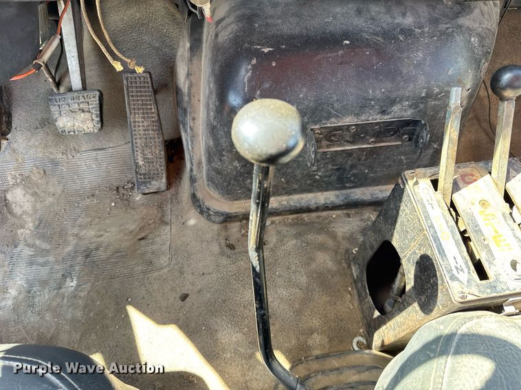 image for item DU3279 1991 Ford F700 dump truck