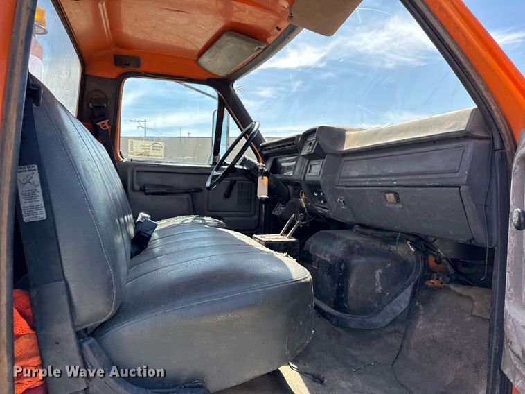 image for item DU3279 1991 Ford F700 dump truck