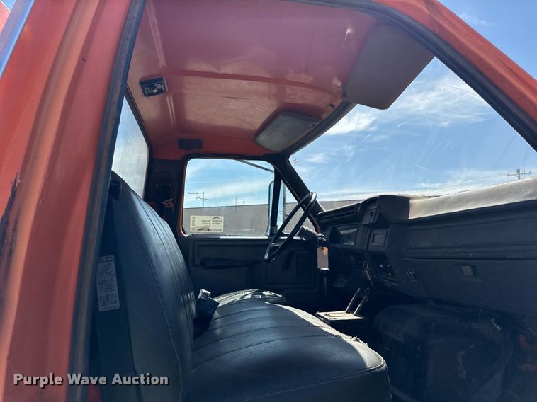 image for item DU3279 1991 Ford F700 dump truck