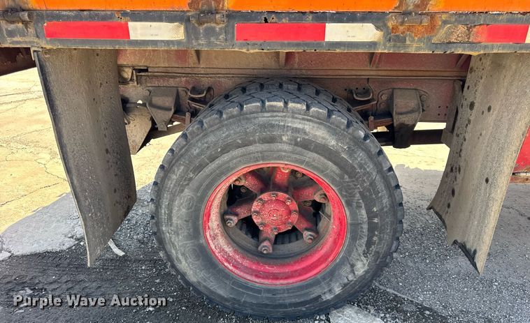 image for item DU3279 1991 Ford F700 dump truck