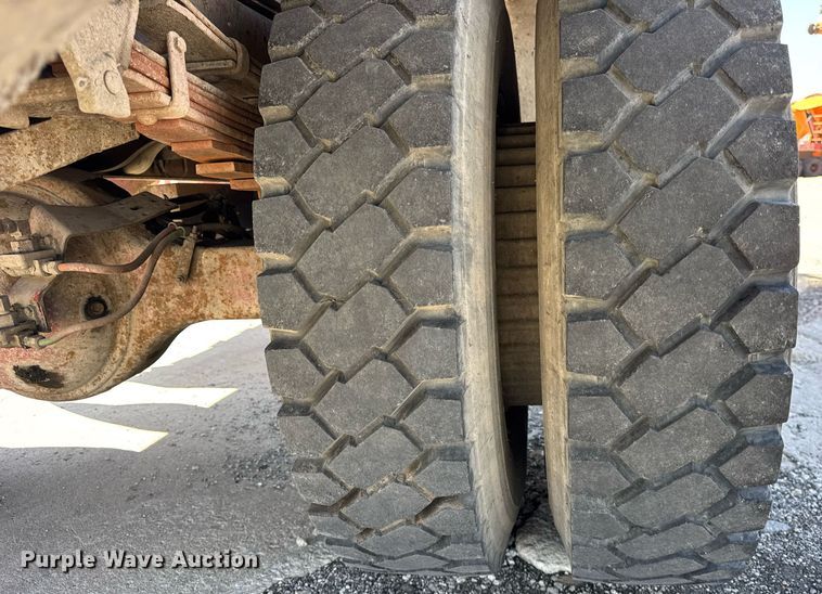 image for item DU3279 1991 Ford F700 dump truck